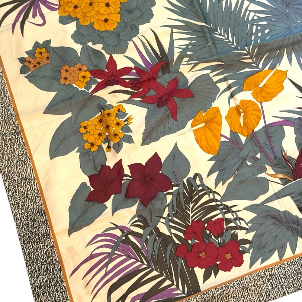 Stunnimg JIM THOMPSON Floral Silk Scarf with Multicolor Design - Picture 3 of 9